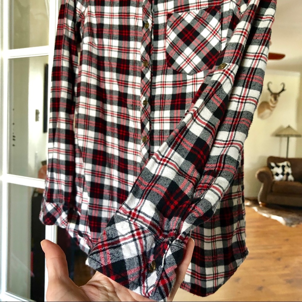 Plaid Flannel ❤️🖤 - Picture 5 of 5